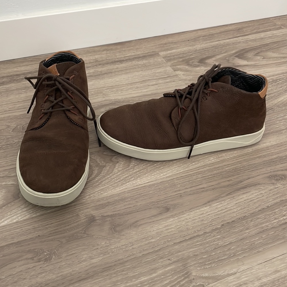 OluKai Men’s Nana Hele Leather Hightops w/ Fur lining at Toe - Brown